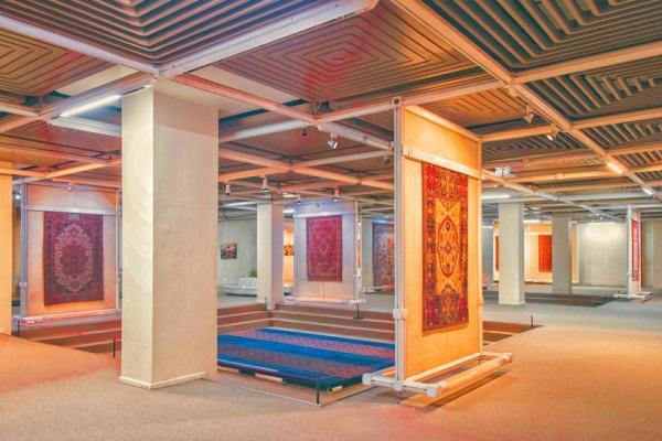 دیدن کنید: موزه فرش ایران، گشت و گذار در میان طرح ها و نقش ها