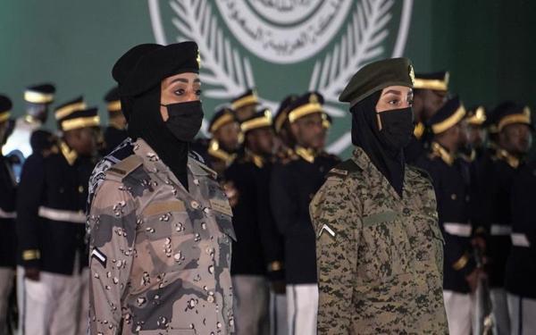 عربستان مردان و زنان را به طور یکسان در مشاغل نظامی به کار می گیرد