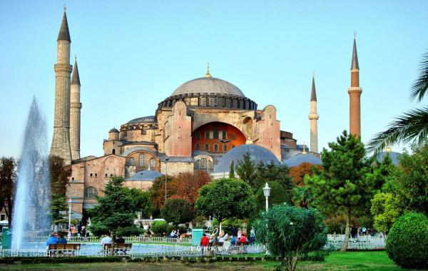 مسجد ایاصوفیه استانبول با معماری تاریخی حیرت انگیز