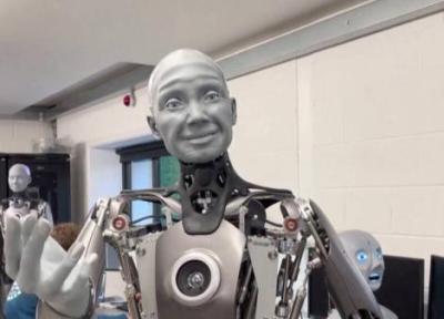 تصاویر روباتی که بامزه فکر می نماید! ، ادعای جالب روبات انسان نمای آمکا درباره زبان های مختلف